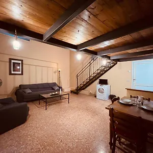 https://la-signoria-historic-apartment.it-tuscanyhotel.com