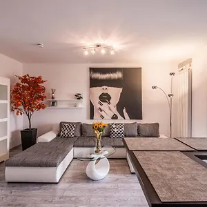 2-room Penthouse Plaza P1 Апартаменты
